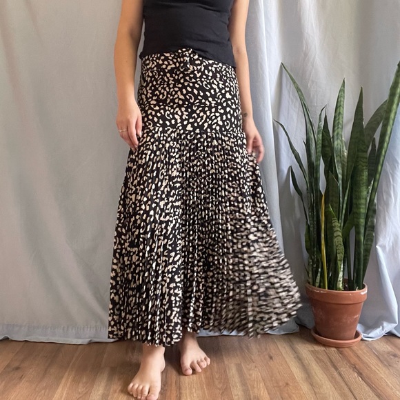 Bardot Classic Buckle Pleated Midi Skirt - Picture 1 of 7